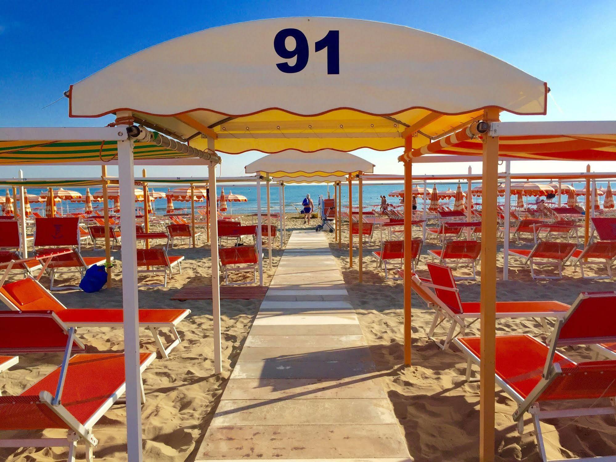 Hotel Mehari Riccione Exterior photo