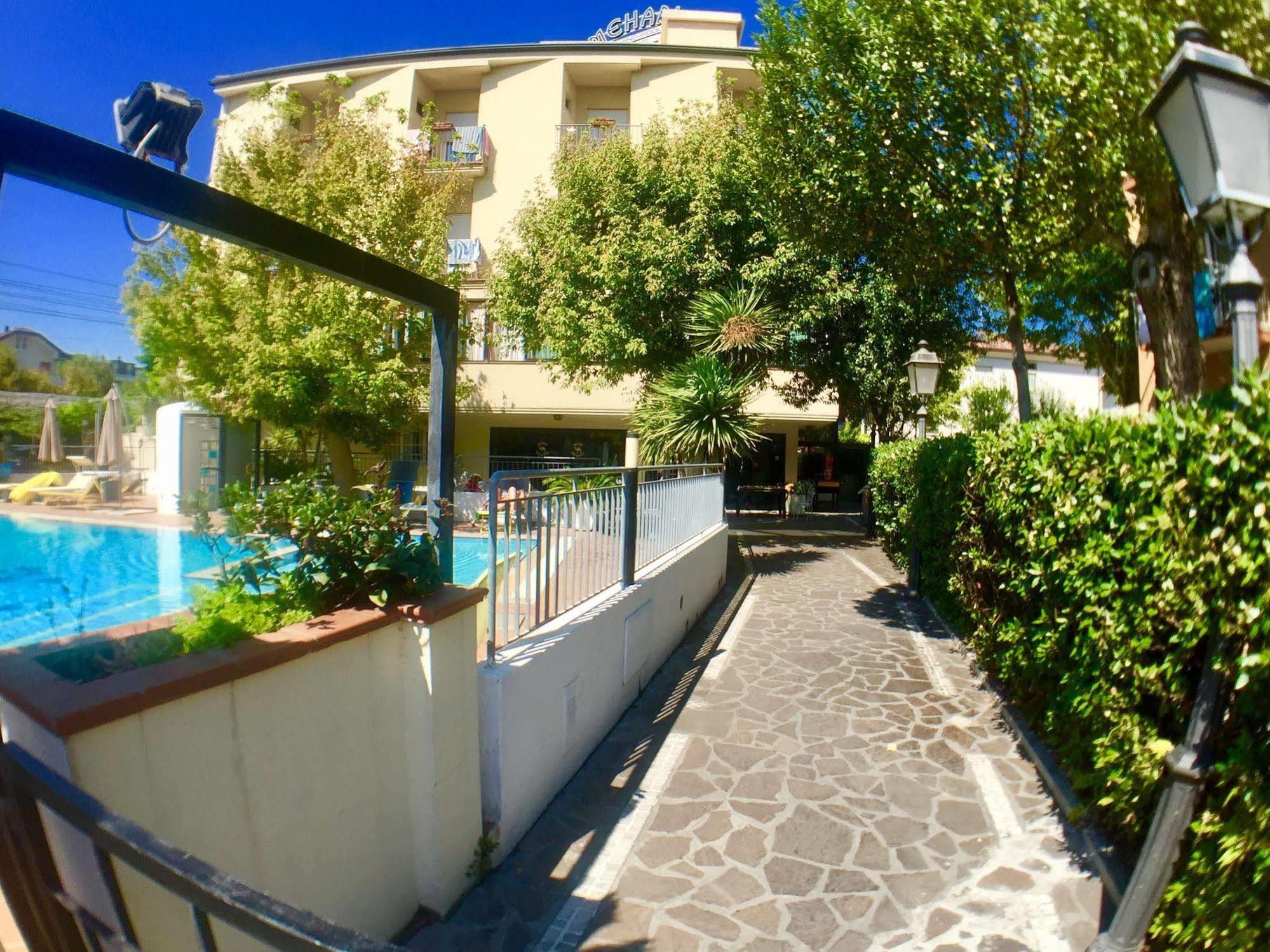 Hotel Mehari Riccione Exterior photo